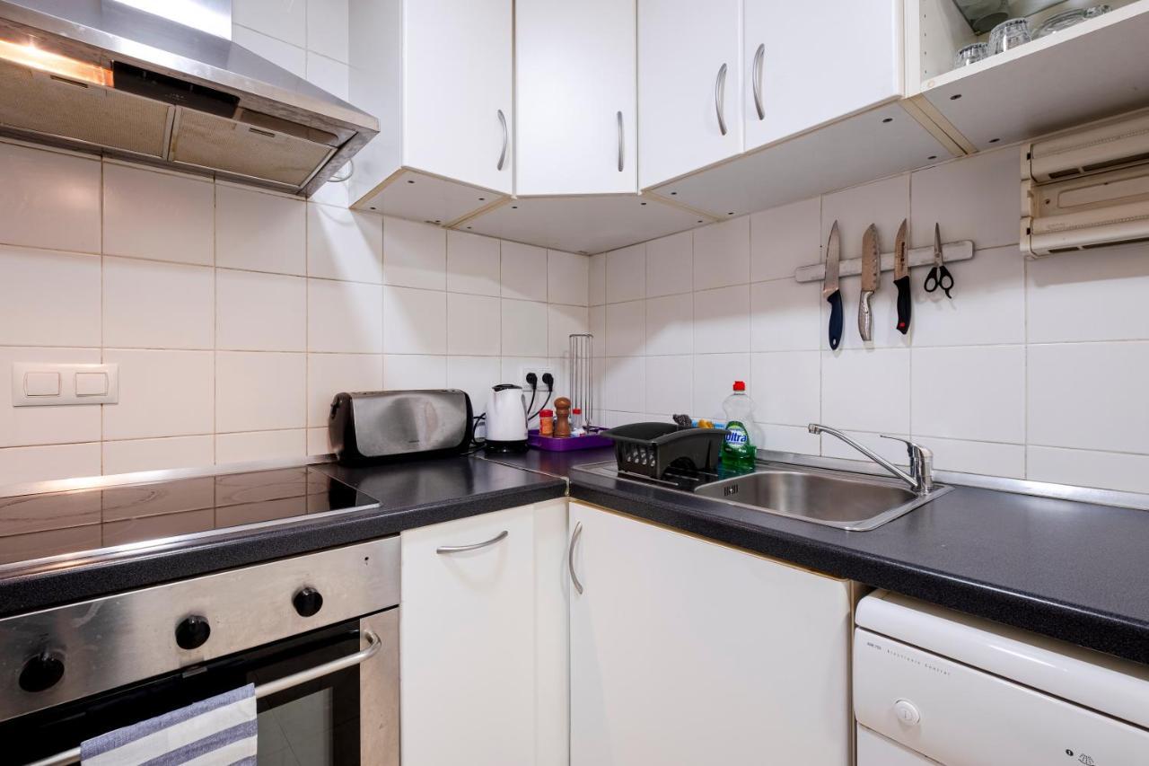 Three Bedroom In Sants Appartamento Barcellona